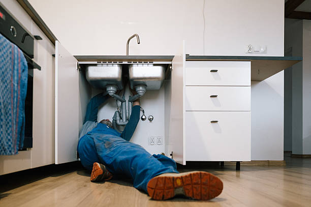 Professional Emergency Plumber technician working in Scotia, CA
